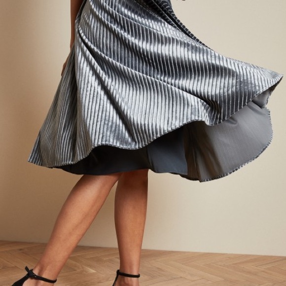 ✨SOLD✨Ted Baker Cyleste Velvet Wrap Dress - Picture 4 of 8